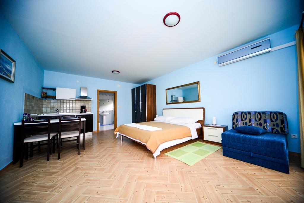 Apartments Dalmacija Starigrad Paklenica Phòng bức ảnh