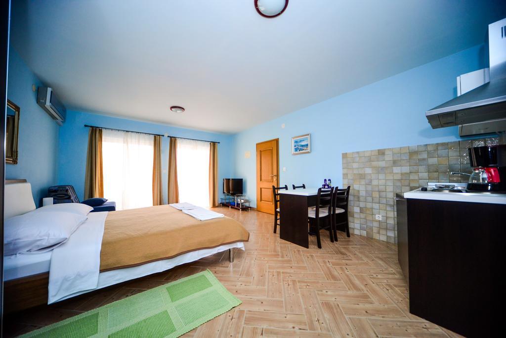 Apartments Dalmacija Starigrad Paklenica Phòng bức ảnh