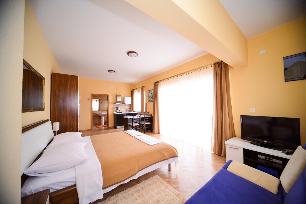 Apartments Dalmacija Starigrad Paklenica Phòng bức ảnh