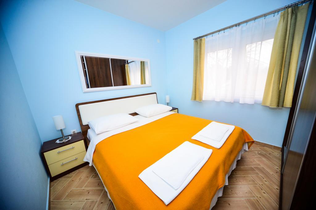 Apartments Dalmacija Starigrad Paklenica Phòng bức ảnh