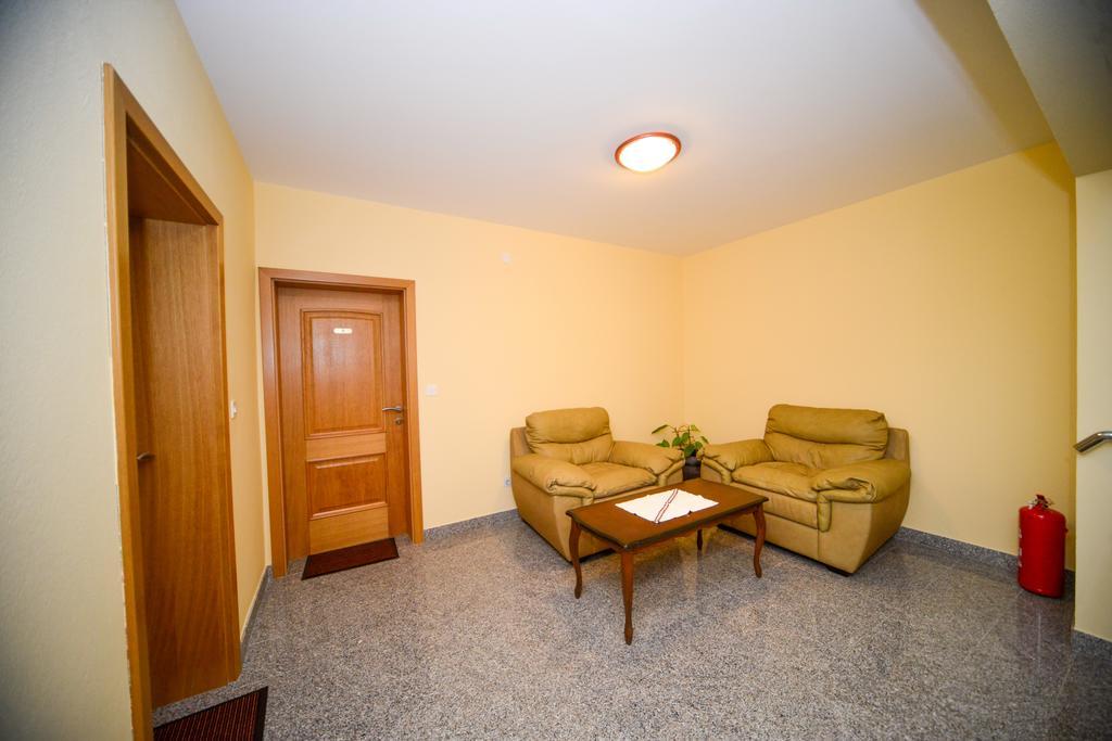 Apartments Dalmacija Starigrad Paklenica Ngoại thất bức ảnh